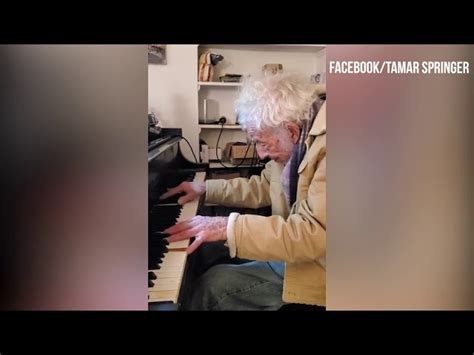 94 year old Philip Springer plays Moonlight Sonata .